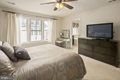 Townhouse in Arlington VA 2561 Kenmore COURT 18.jpg