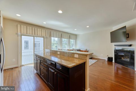 Townhouse in Arlington VA 2561 Kenmore COURT 13.jpg