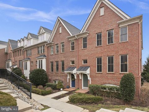 Townhouse in Arlington VA 2561 Kenmore COURT 2.jpg