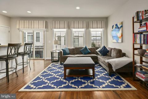 Townhouse in Arlington VA 2561 Kenmore COURT 10.jpg