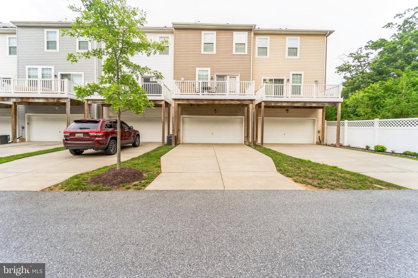 Photo 2 of 15 of 503 Brownstone Ct townhome