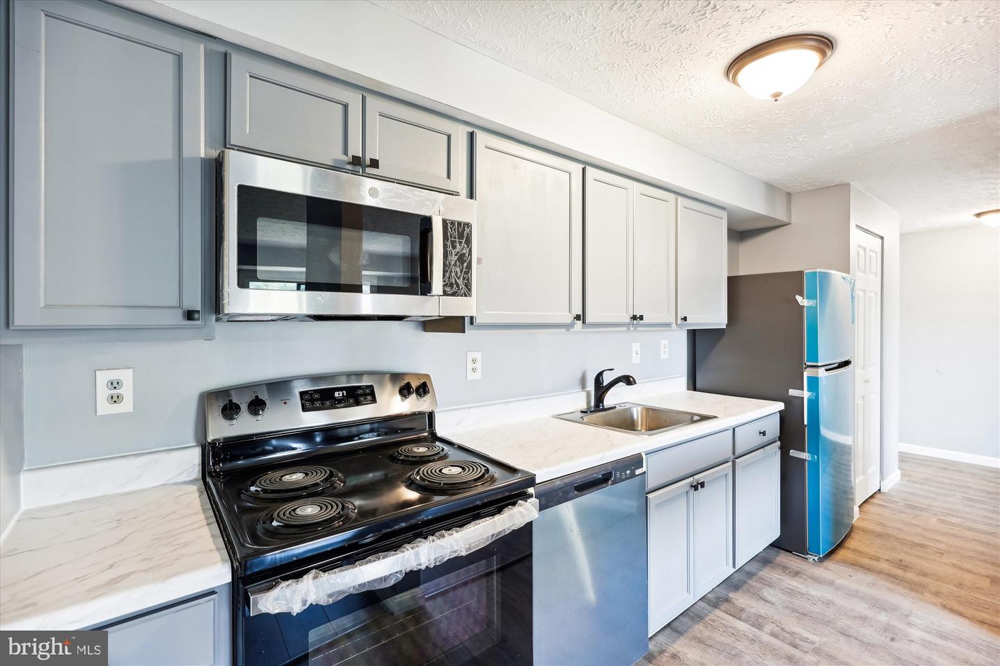 Photo 5 of 11 of 12405 HICKORY TREE WAY #633 condo