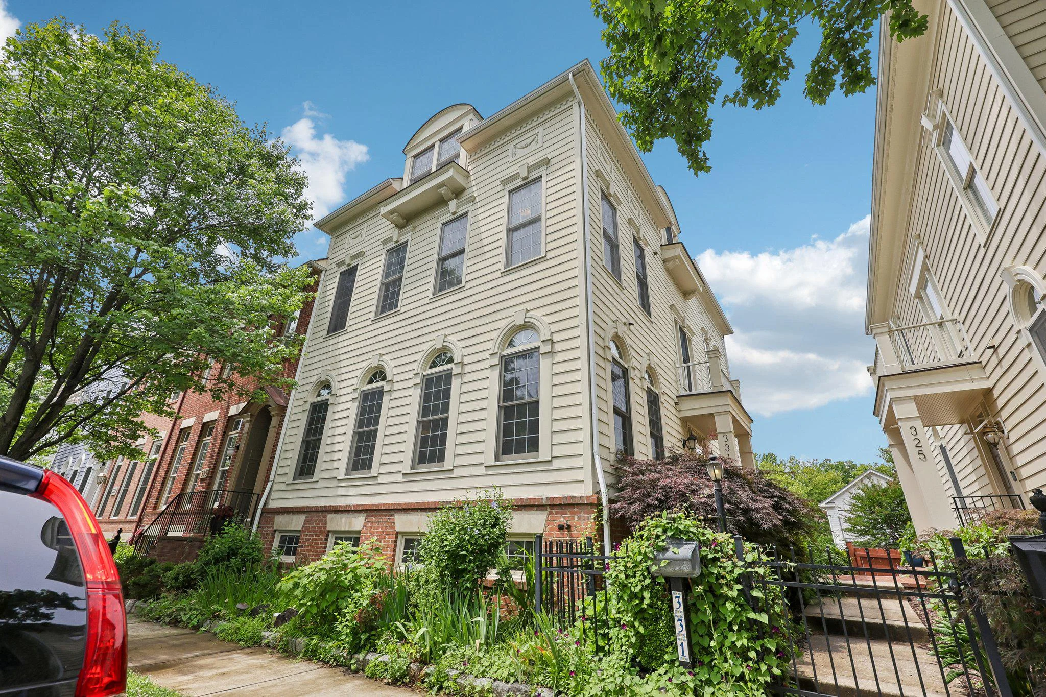 331 Alfandre Street