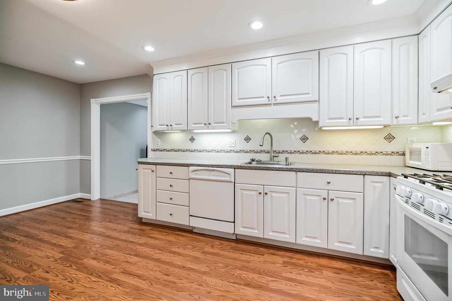 Photo 9 of 34 of 721 Sandalwood Ln townhome