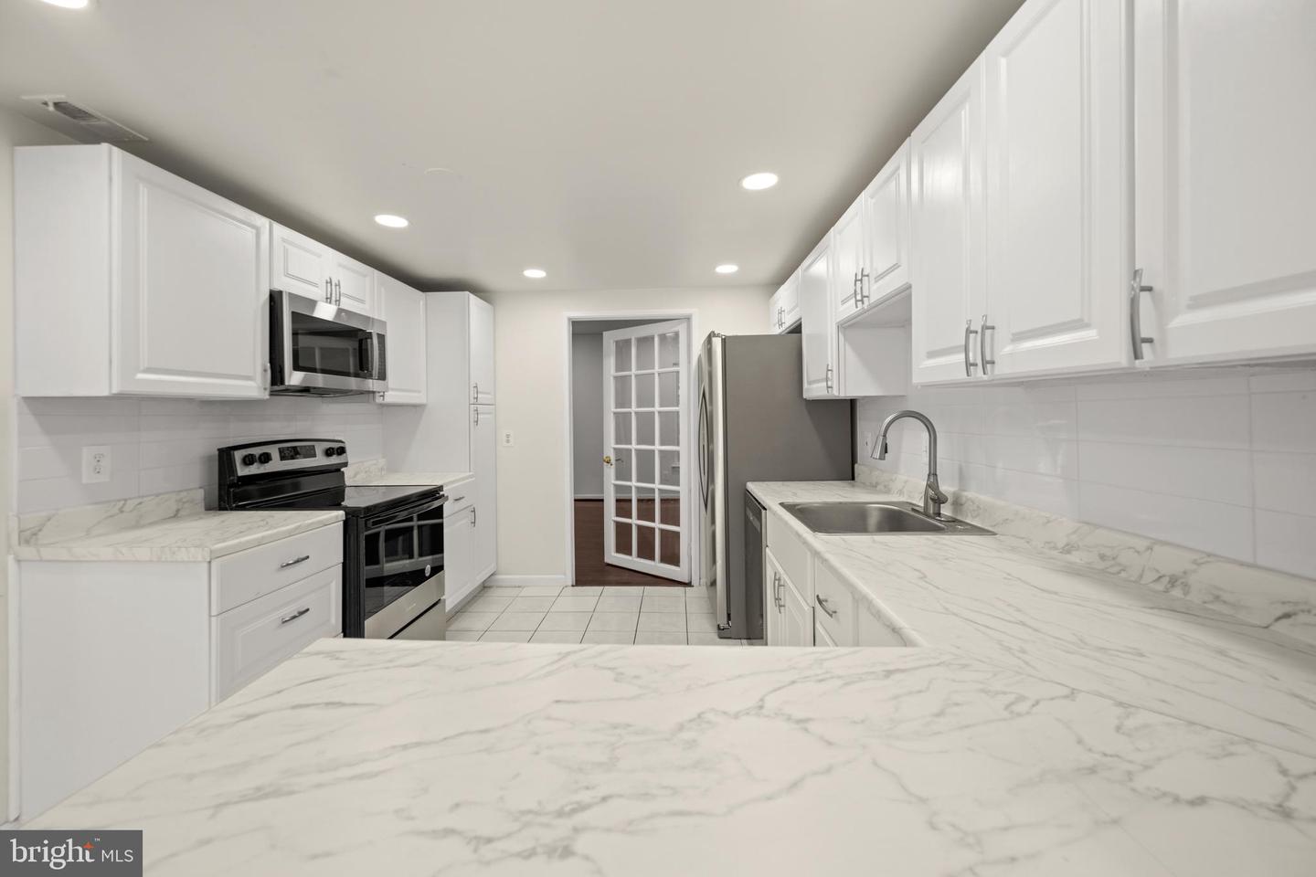 Photo 5 of 37 of 9586 Basket Ring Rd townhome