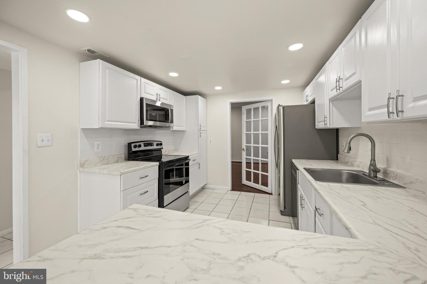 Photo 8 of 37 of 9586 Basket Ring Rd townhome