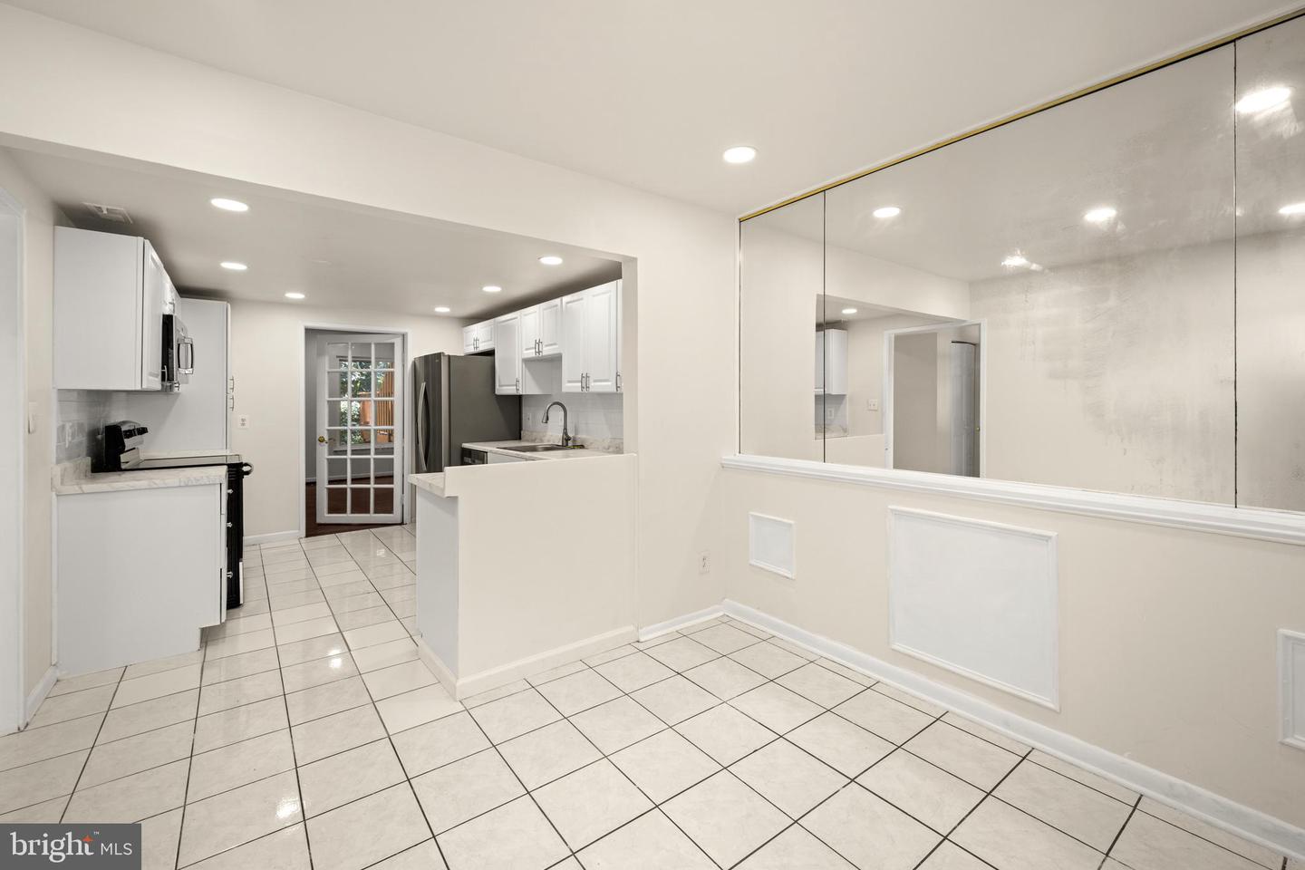 Photo 9 of 37 of 9586 Basket Ring Rd townhome