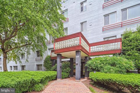 Condominium in Arlington VA 3701 5th STREET.jpg