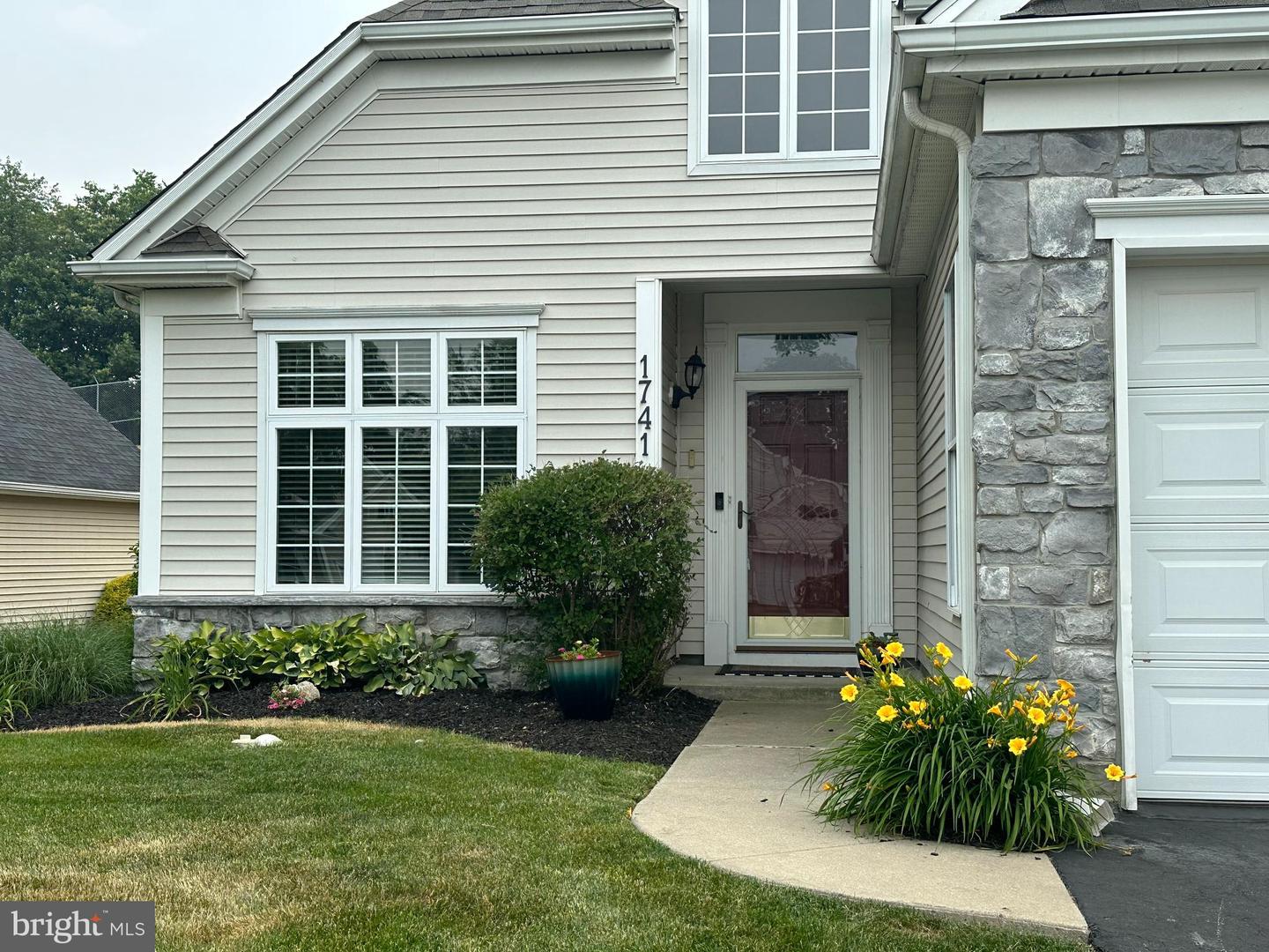 Photo 2 of 61 of 1741 Speedwell Rd house