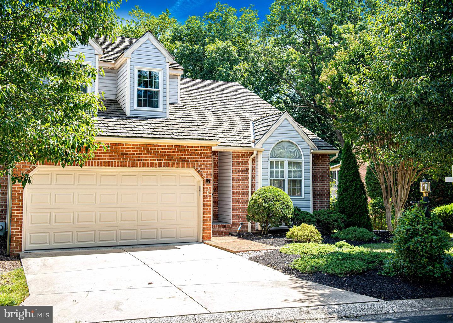 Photo 4 of 66 of 17 Glengate Ct townhome