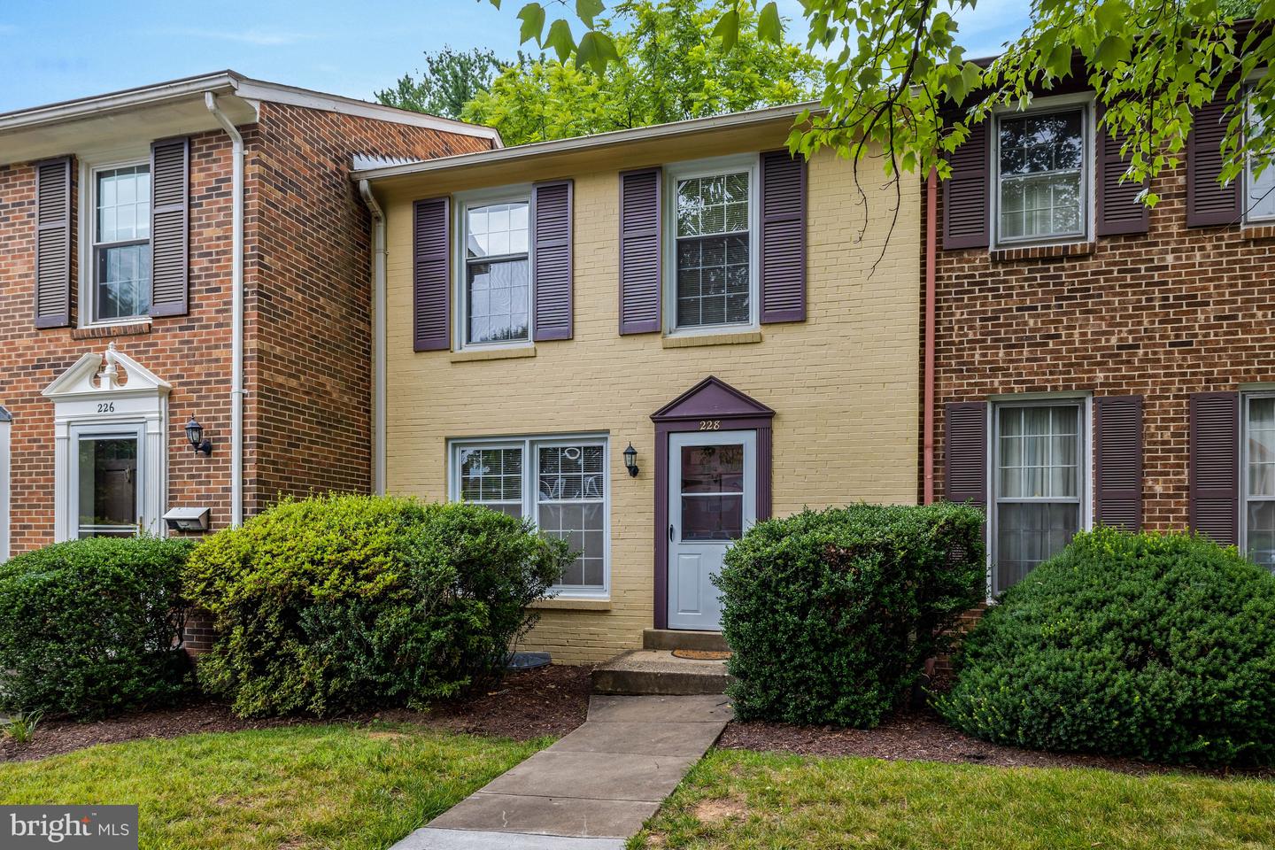 228 Commons Drive NW, Vienna, VA, 22180