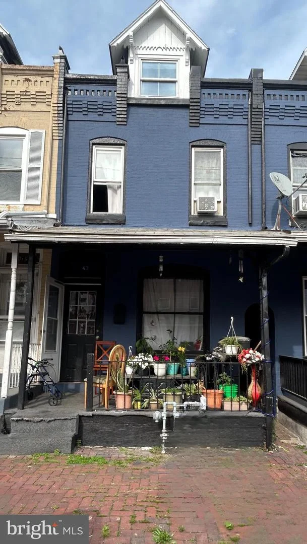 643 Gordon Street