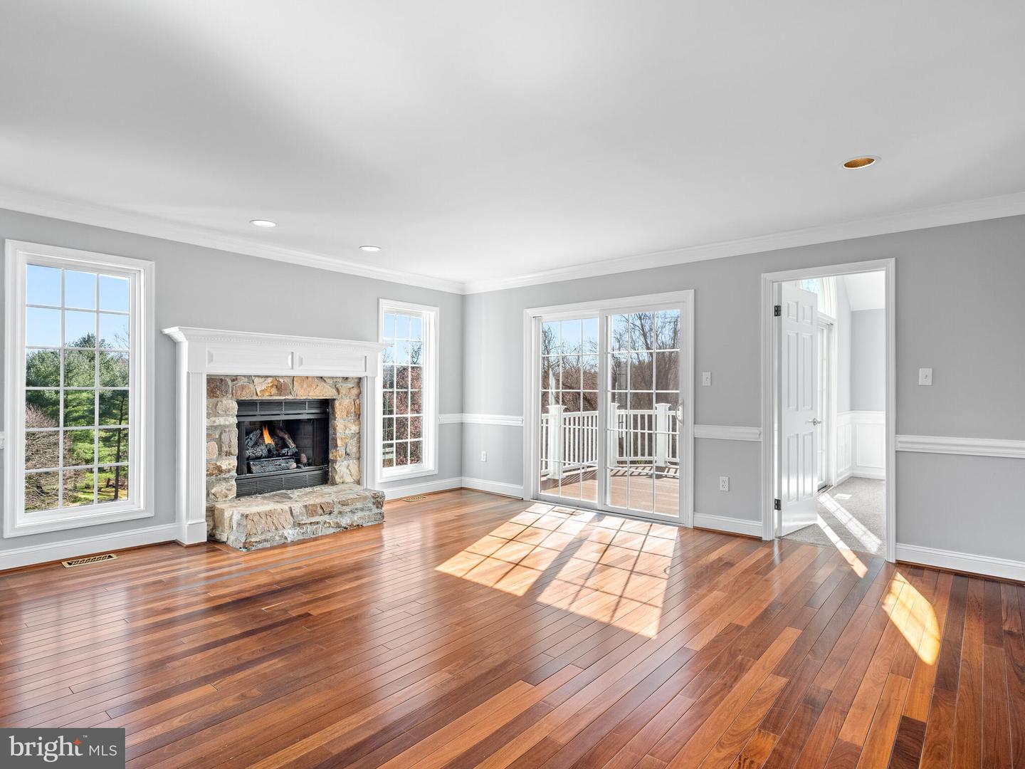 Photo 5 of 36 of 119 N Village Ln townhome