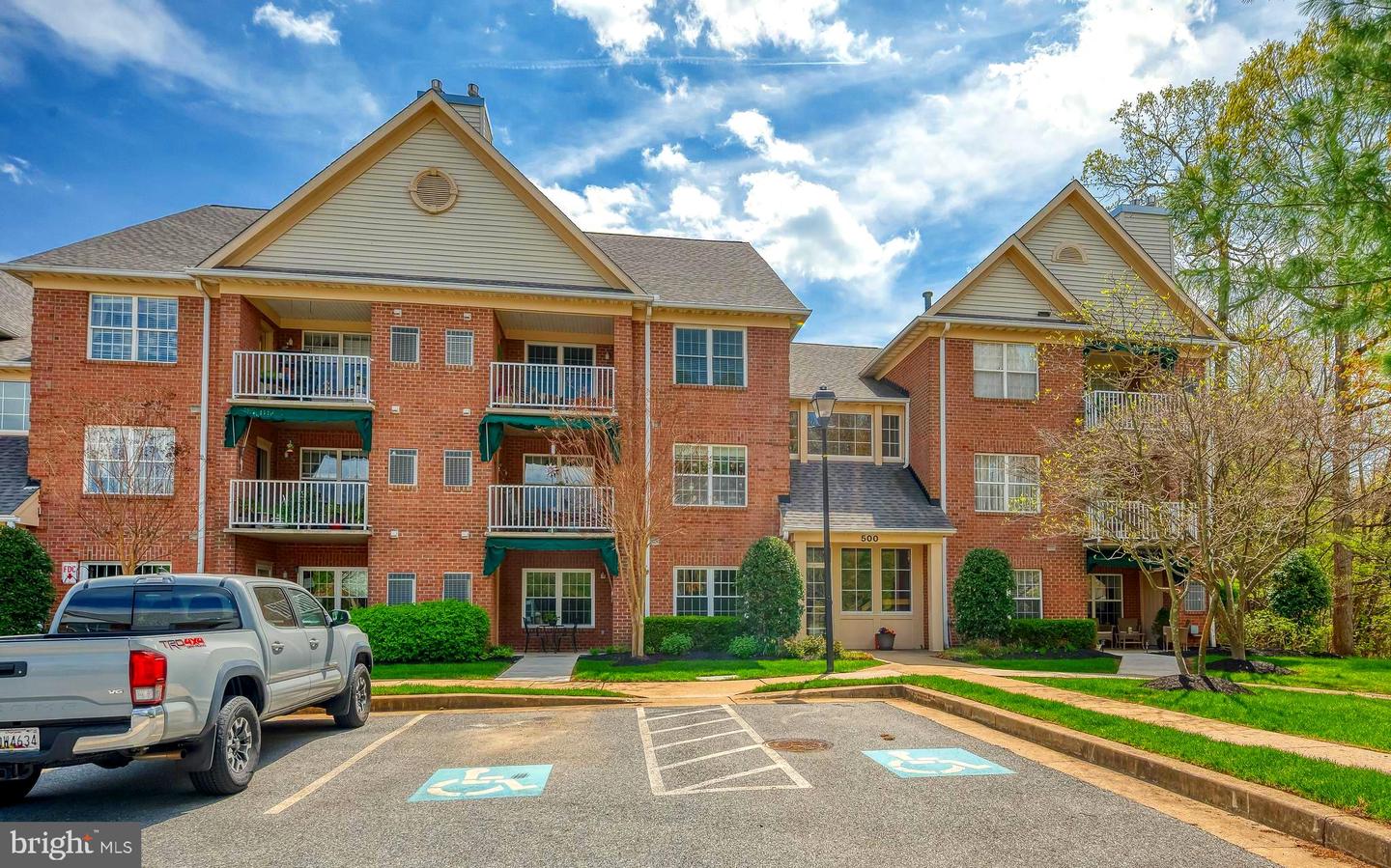 500 Limerick Cir #101