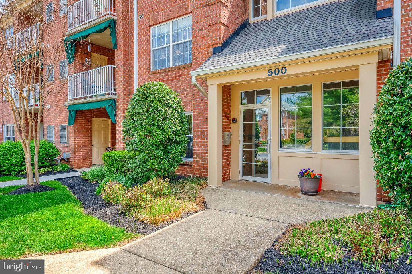 500 Limerick Cir #101