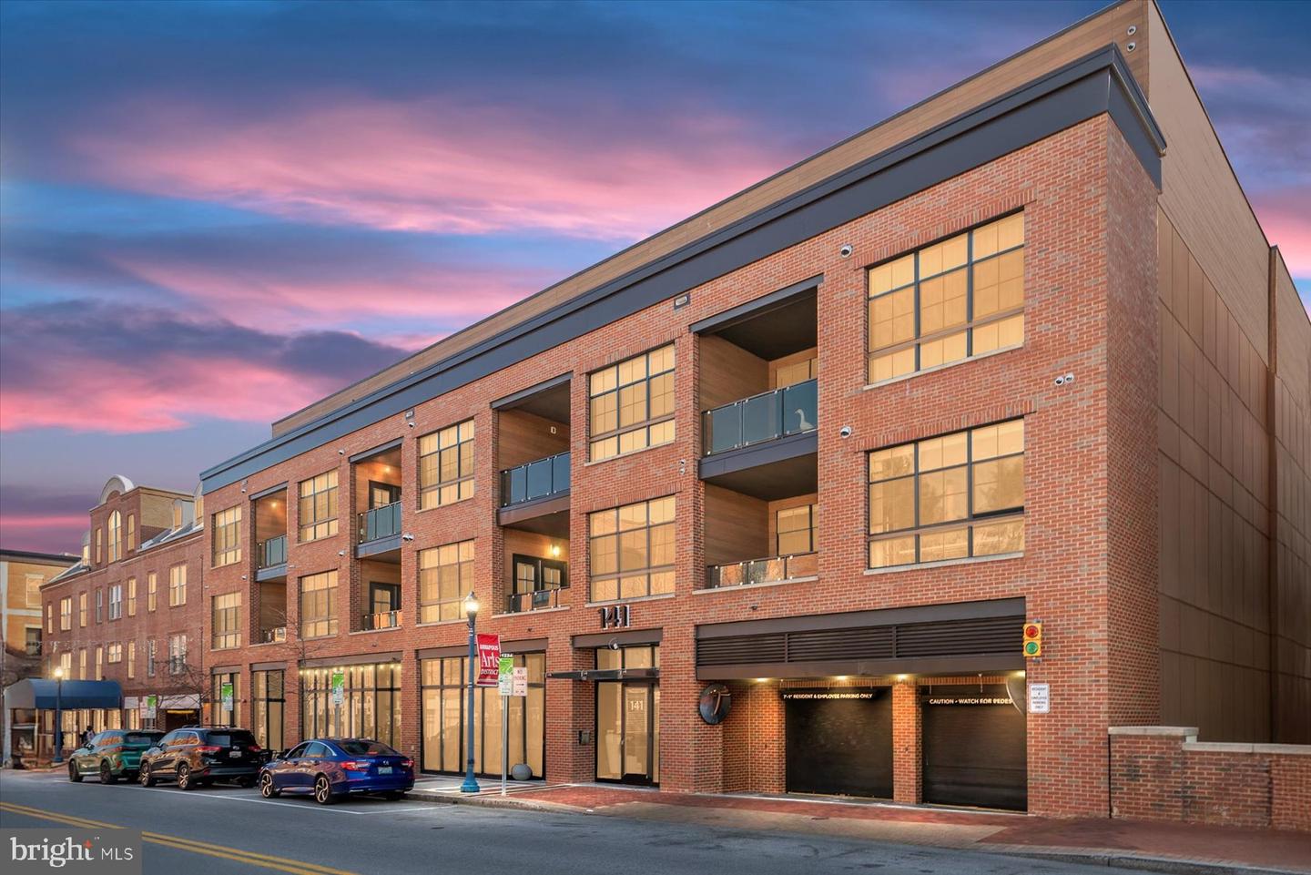 141 West St #206