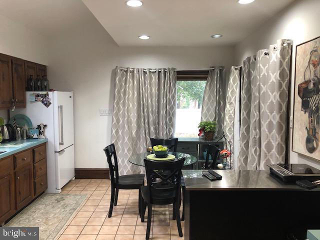 Photo 8 of 19 of 1418 Riverside Dr house