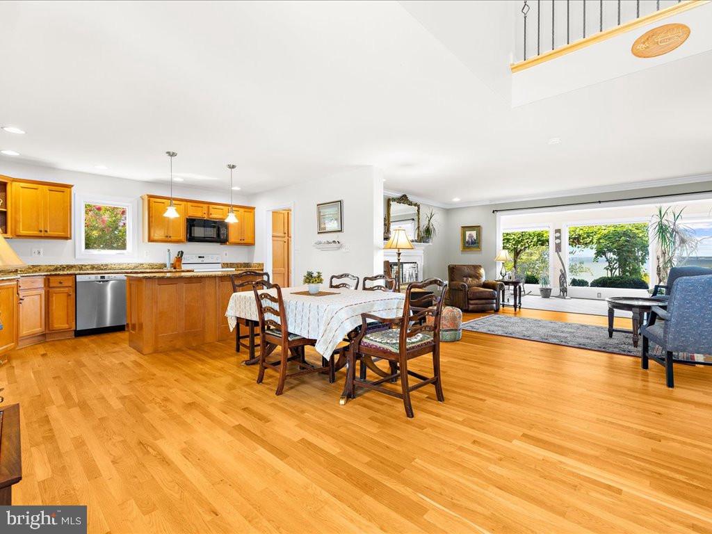 Photo 6 of 75 of 1006 Bayside Dr house