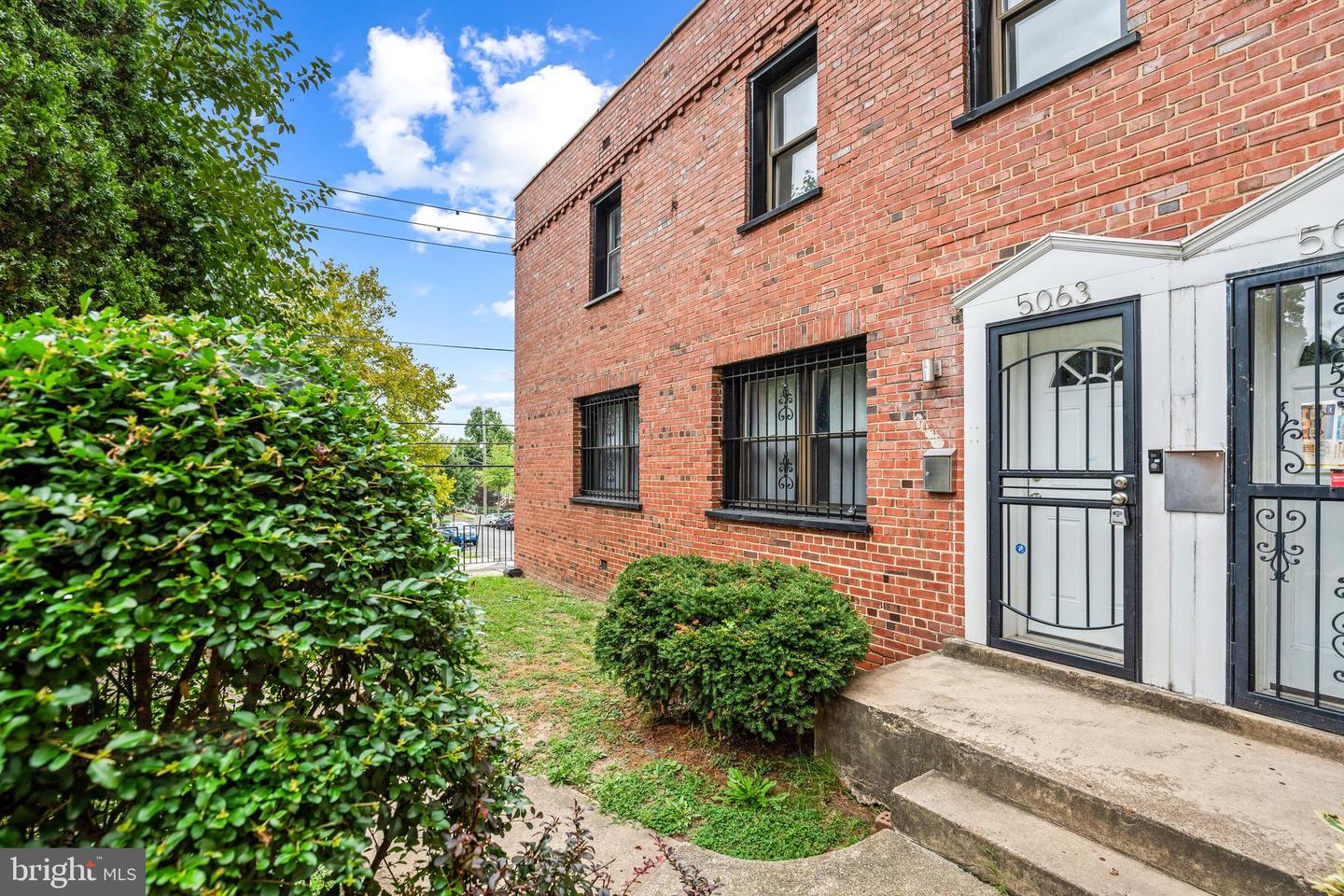 View Washington, DC 20019 townhome