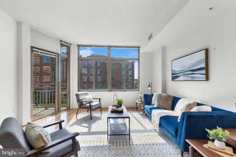 Condominium in Arlington VA 3650 Glebe ROAD.jpg