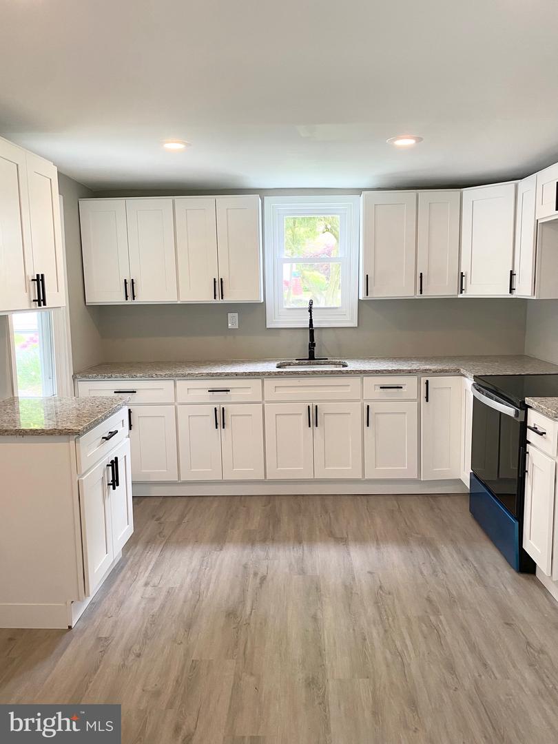 Photo 5 of 27 of 3 Fox Gap Ave house