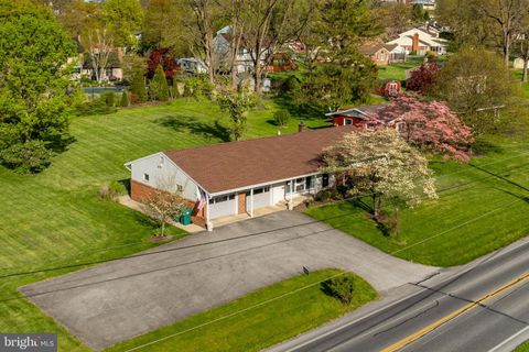 Single Family Residence in Strasburg PA 1305 Village ROAD.jpg