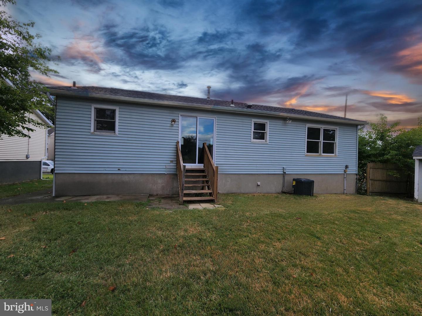 Photo 6 of 18 of 1 Grandview Ave house