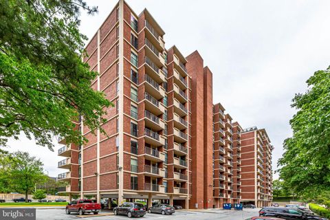 Condominium in Arlington VA 1300 Army Navy DRIVE.jpg