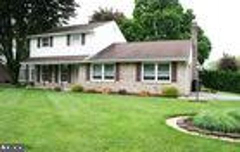 Single Family Residence in Lancaster PA 2156 Kentwood DRIVE.jpg