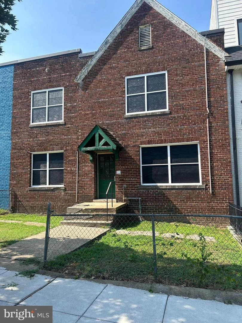 1123 Penn Street NE