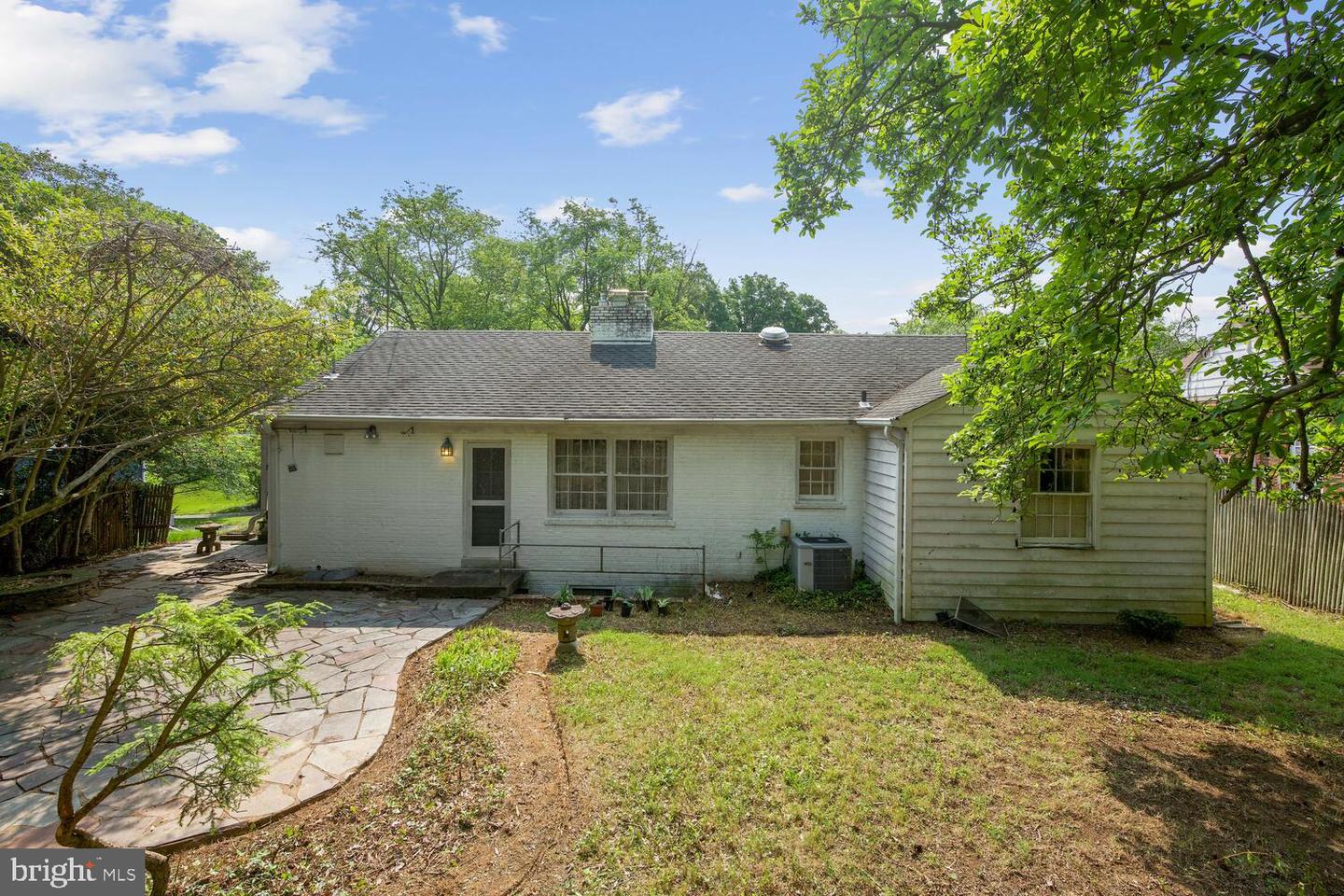 Photo 8 of 12 of 7117 W Greenvale Pkwy house