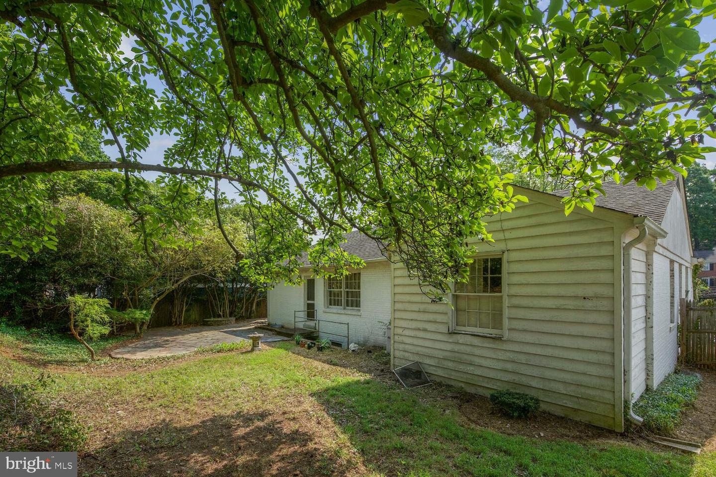 Photo 7 of 12 of 7117 W Greenvale Pkwy house