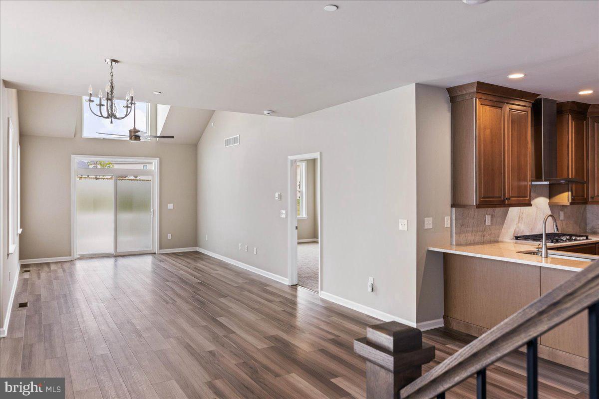 Photo 4 of 28 of 16 Spring Mill Dr townhome