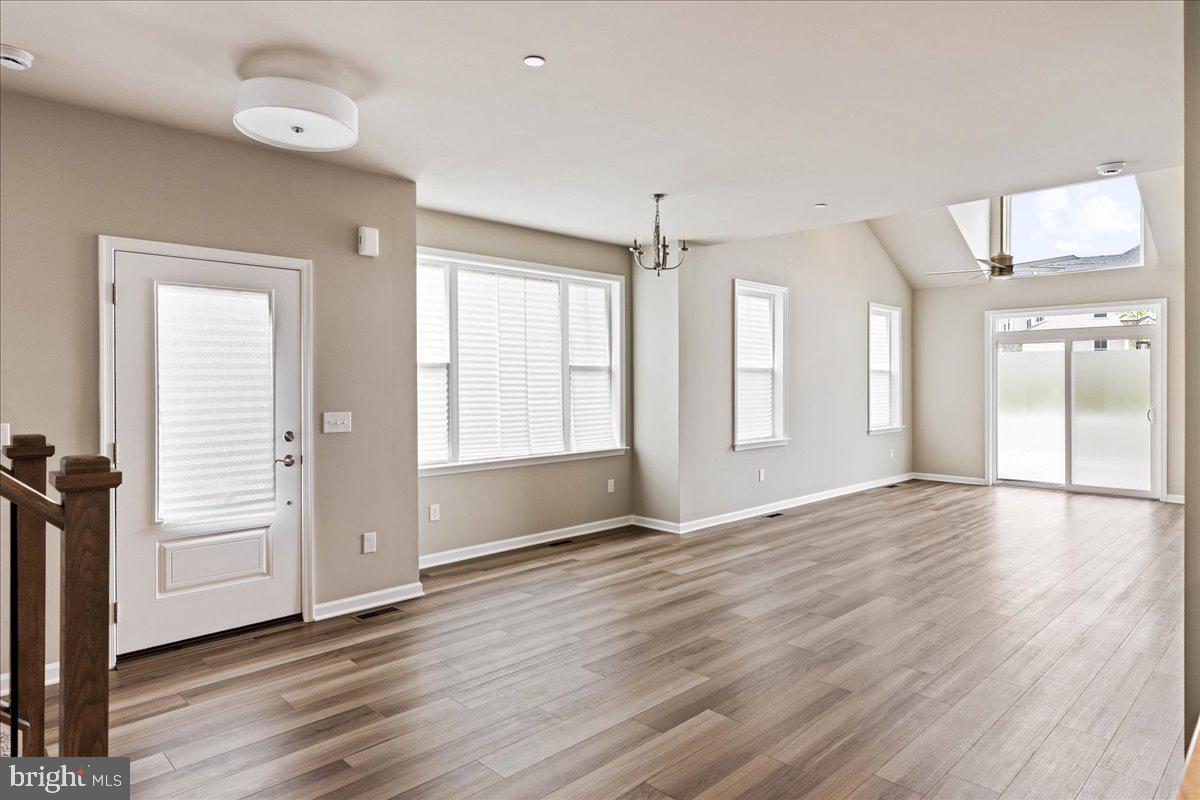 Photo 6 of 28 of 16 Spring Mill Dr townhome