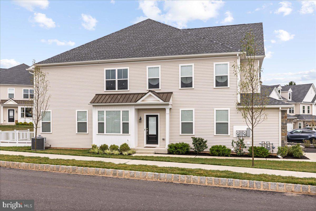 Photo 3 of 28 of 16 Spring Mill Dr townhome