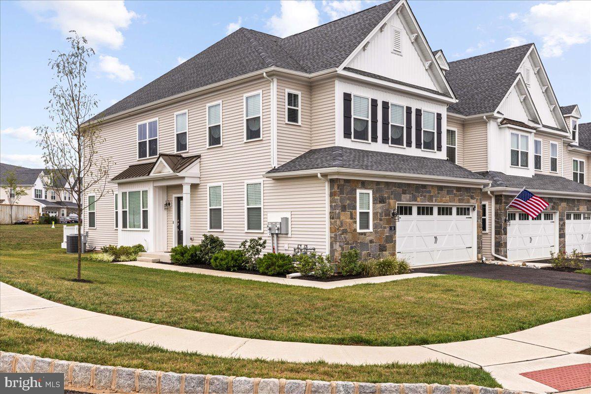 Photo 2 of 28 of 16 Spring Mill Dr townhome