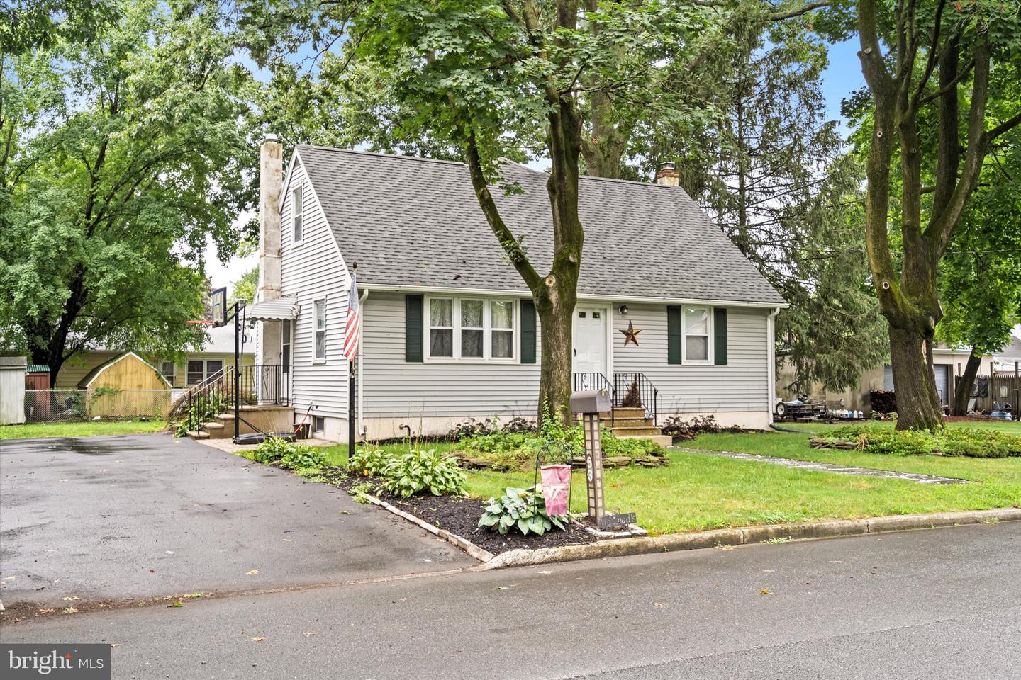 View Hamilton, NJ 08619 house
