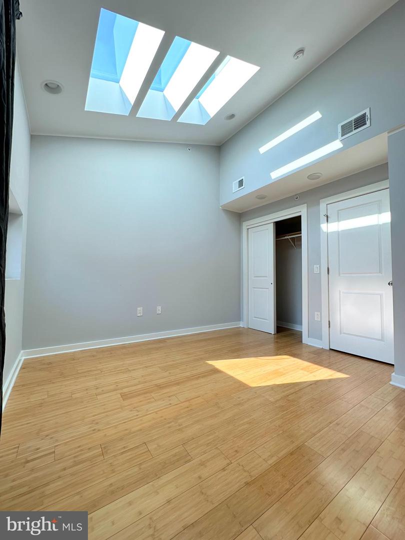 Photo 12 of 24 of 2039 E Cumberland St townhome