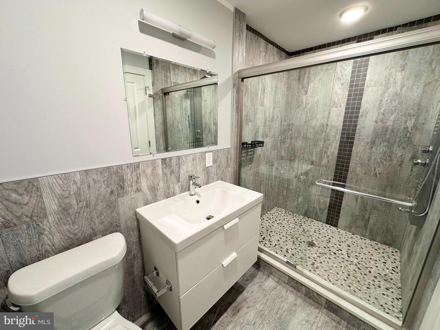 Photo 16 of 24 of 2039 E Cumberland St townhome