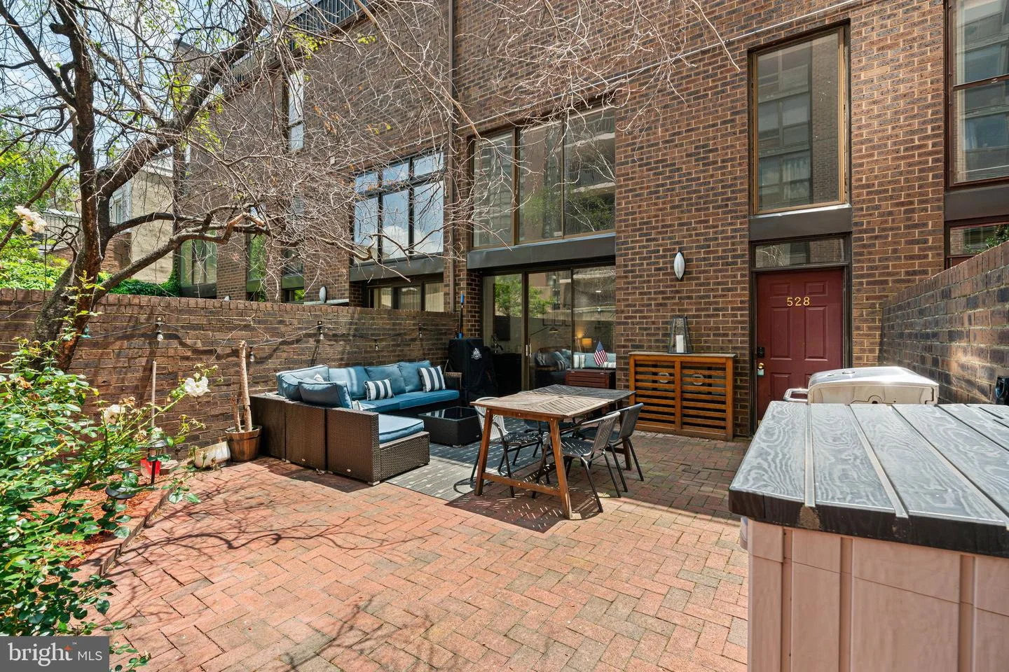 528 Manning Walk