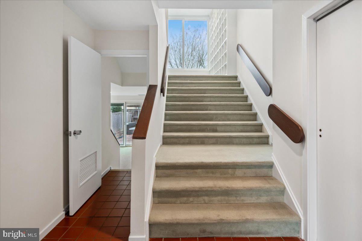 Photo 7 of 29 of 10 Willow St townhome