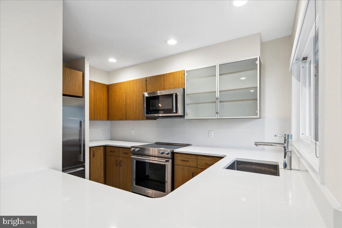Photo 17 of 29 of 10 Willow St townhome