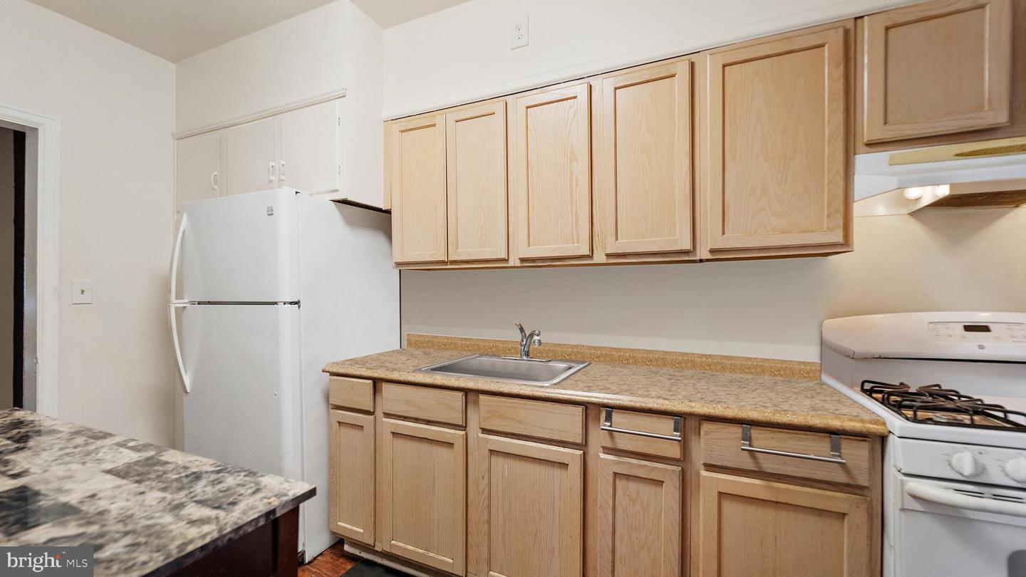Photo 13 of 26 of 2501 Linden Ave townhome