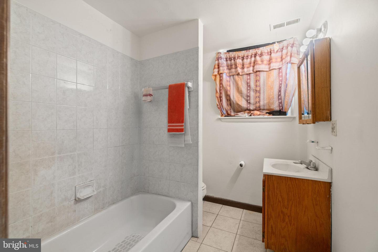 Photo 16 of 26 of 2501 Linden Ave townhome
