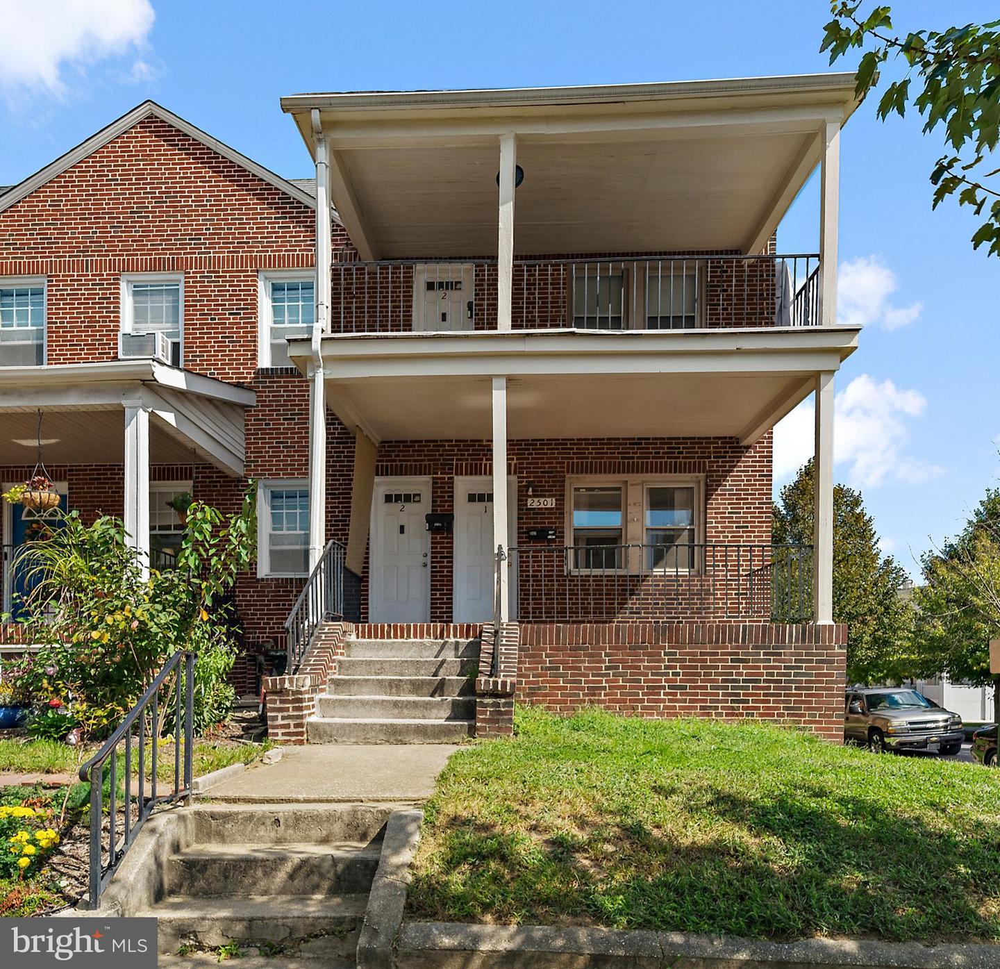 Photo 3 of 26 of 2501 Linden Ave townhome