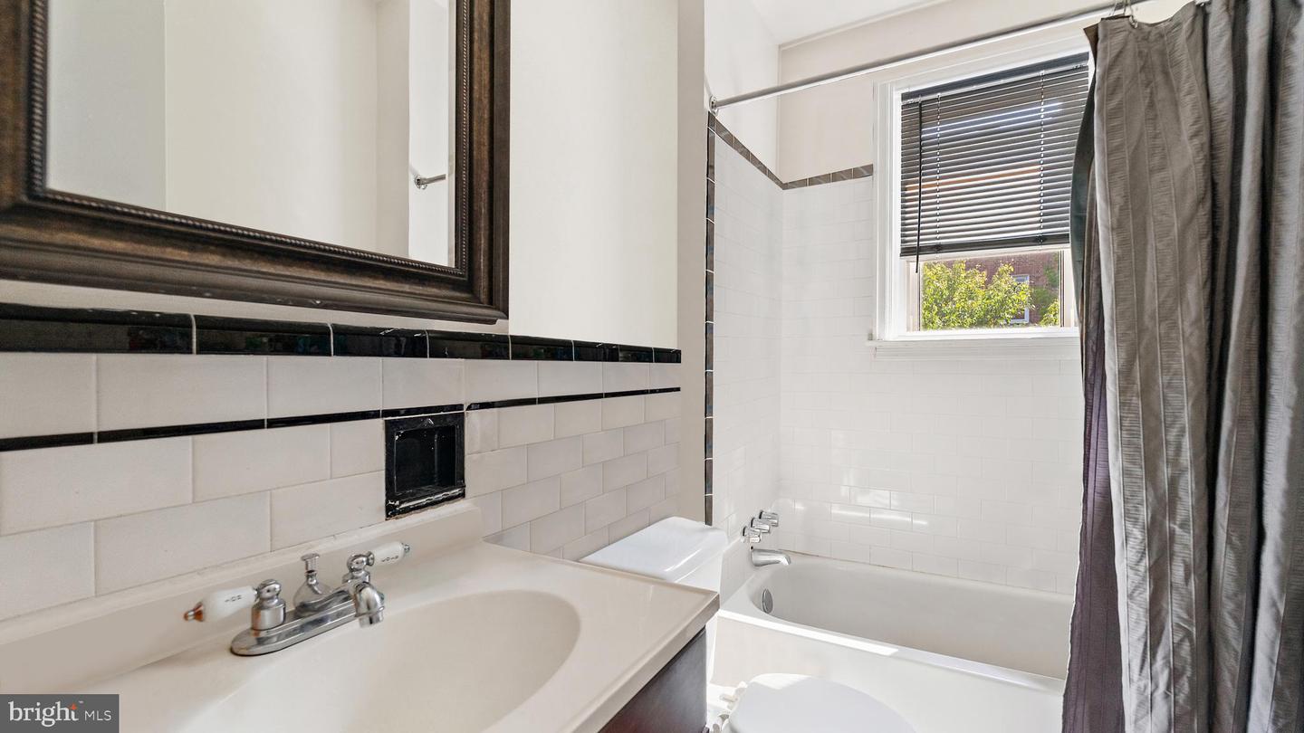 Photo 8 of 26 of 2501 Linden Ave townhome