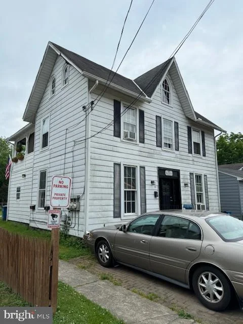 112 W Cecil Avenue