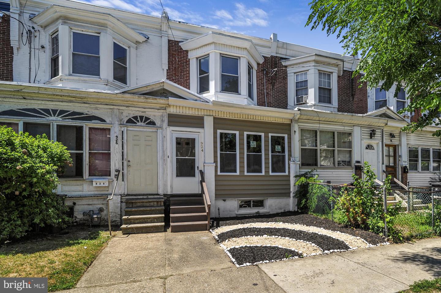 Photo 1 of 29 of 924 Vandever Ave townhome