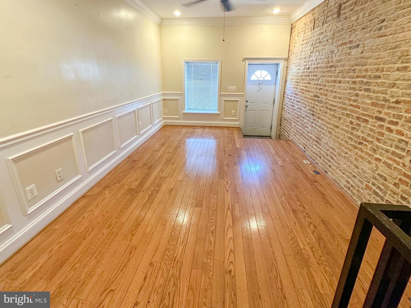 Photo 3 of 24 of 1235 James St townhome