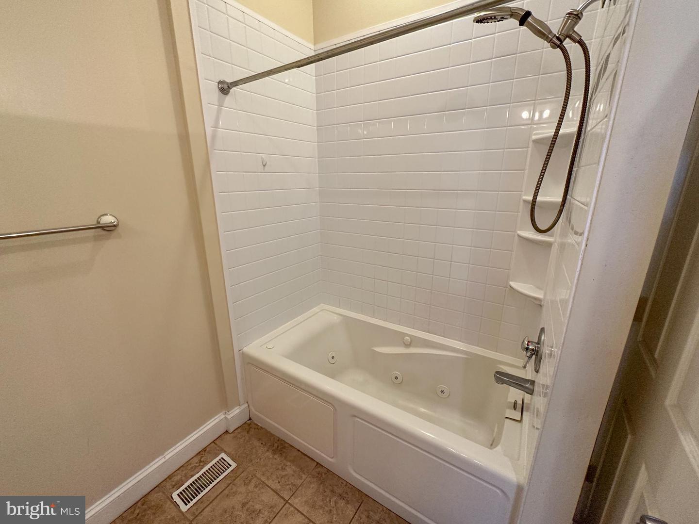 Photo 17 of 24 of 1235 James St townhome